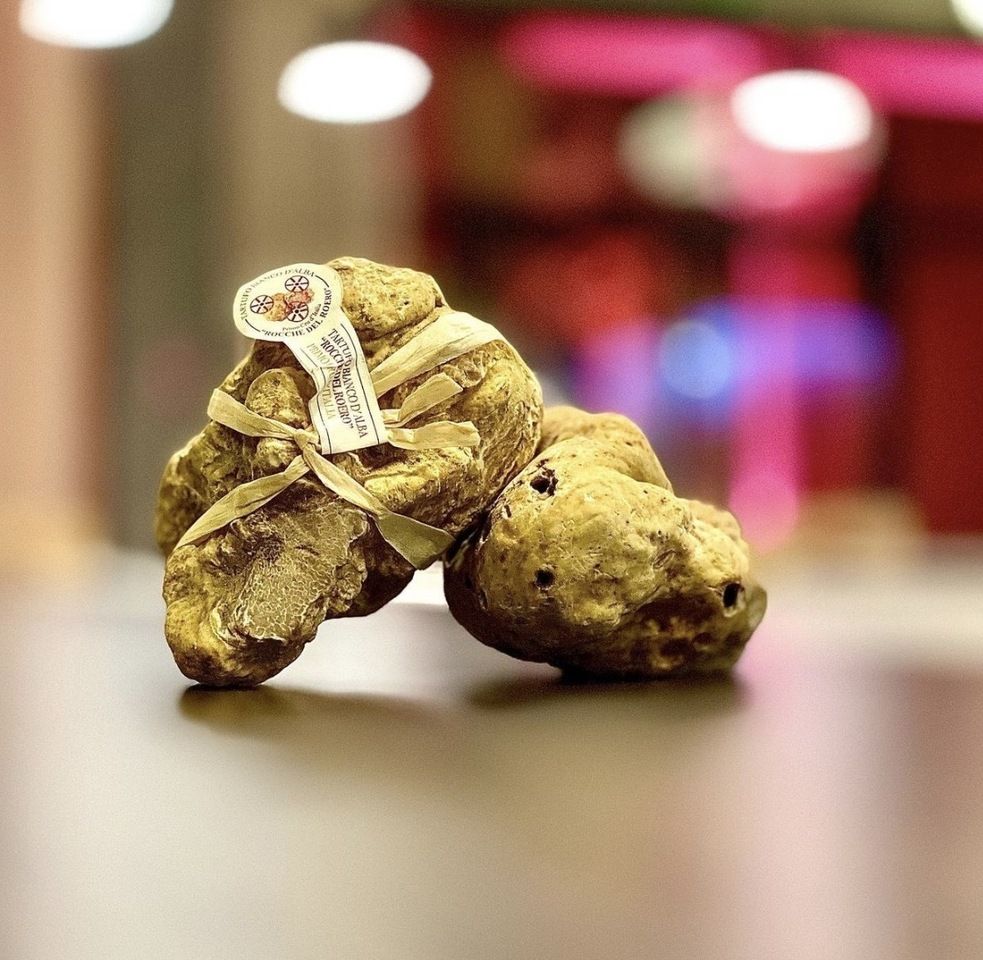 白トリュフのオールインクルーシブショートコースのお料理、トリュフ、お飲みものが含まれたコース）