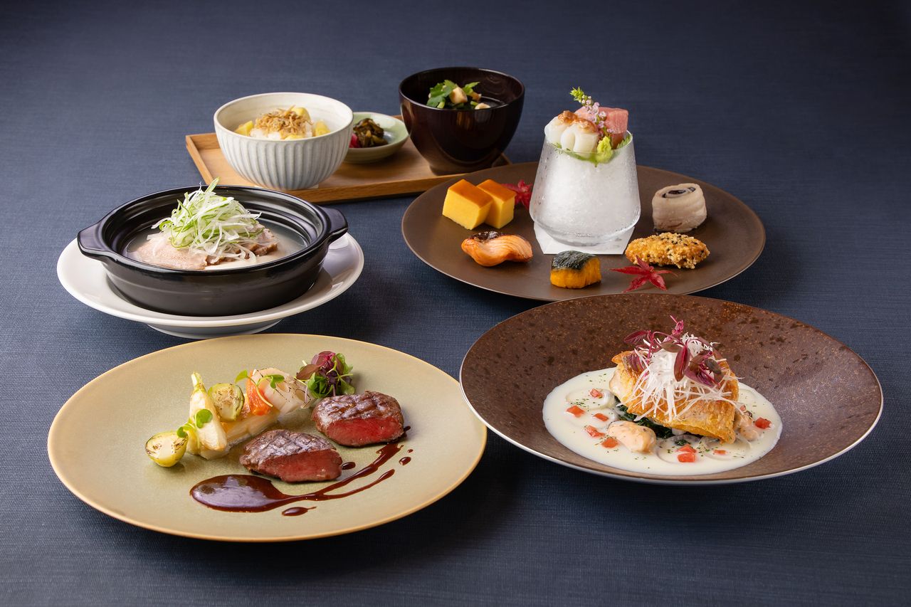 Nov 7–Jan 20 (weekdays only): Double-main prix-fixe lunch course with one drink included for ¥4,900. *Excludes Jan 1–4.