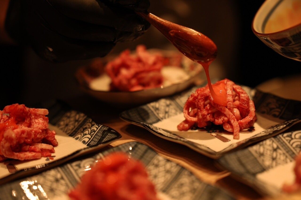 ★新コース【WELCOME TO JAPANコース】数々の賞を受賞した和牛界の天皇家「幻の純血但馬牛」をはじめとした、ここでしか食べれない最高峰の焼肉料理を堪能できる最上級コース