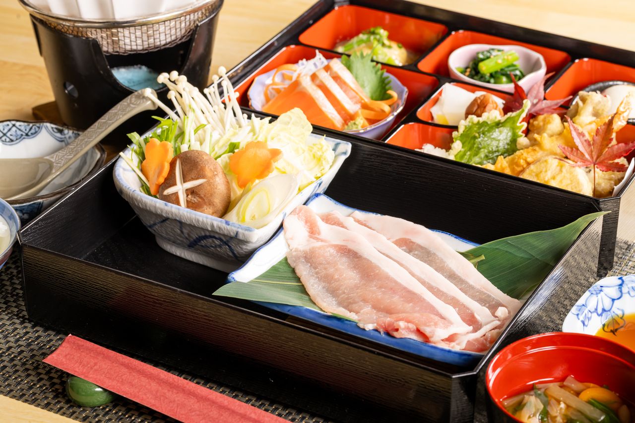 重箱　白馬豚しゃぶしゃぶセット