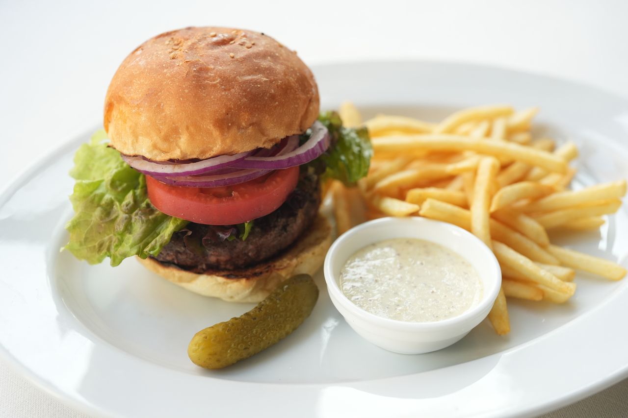 ◇【★平日限定】21日間熟成ブラックアンガスビーフ × オーストラリアビーフのクラシックバーガー