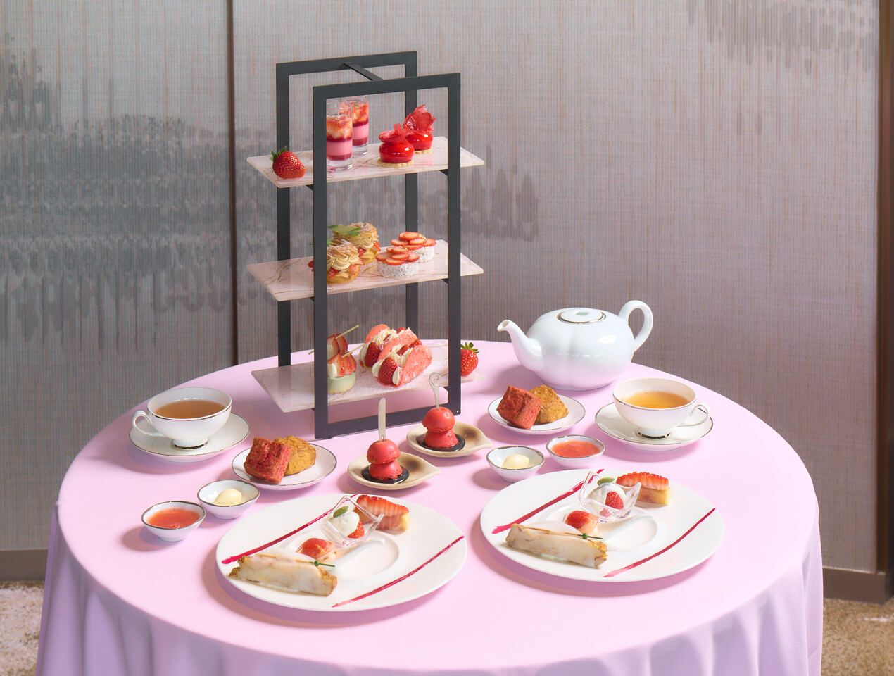 [20% OFF on TableCheck & Weekday Reservations Only] Wazukacho Strawberry Afternoon Tea Launch Plan (Weekdays Only)