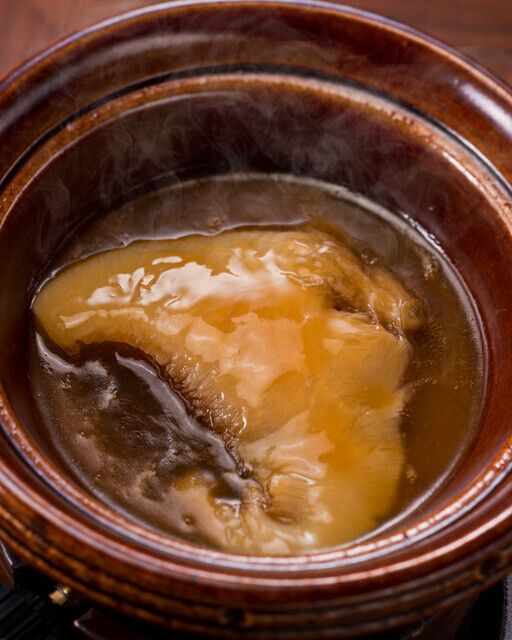 フカヒレの土鍋煮込みや北京ダックの入ったシグネチャーコース