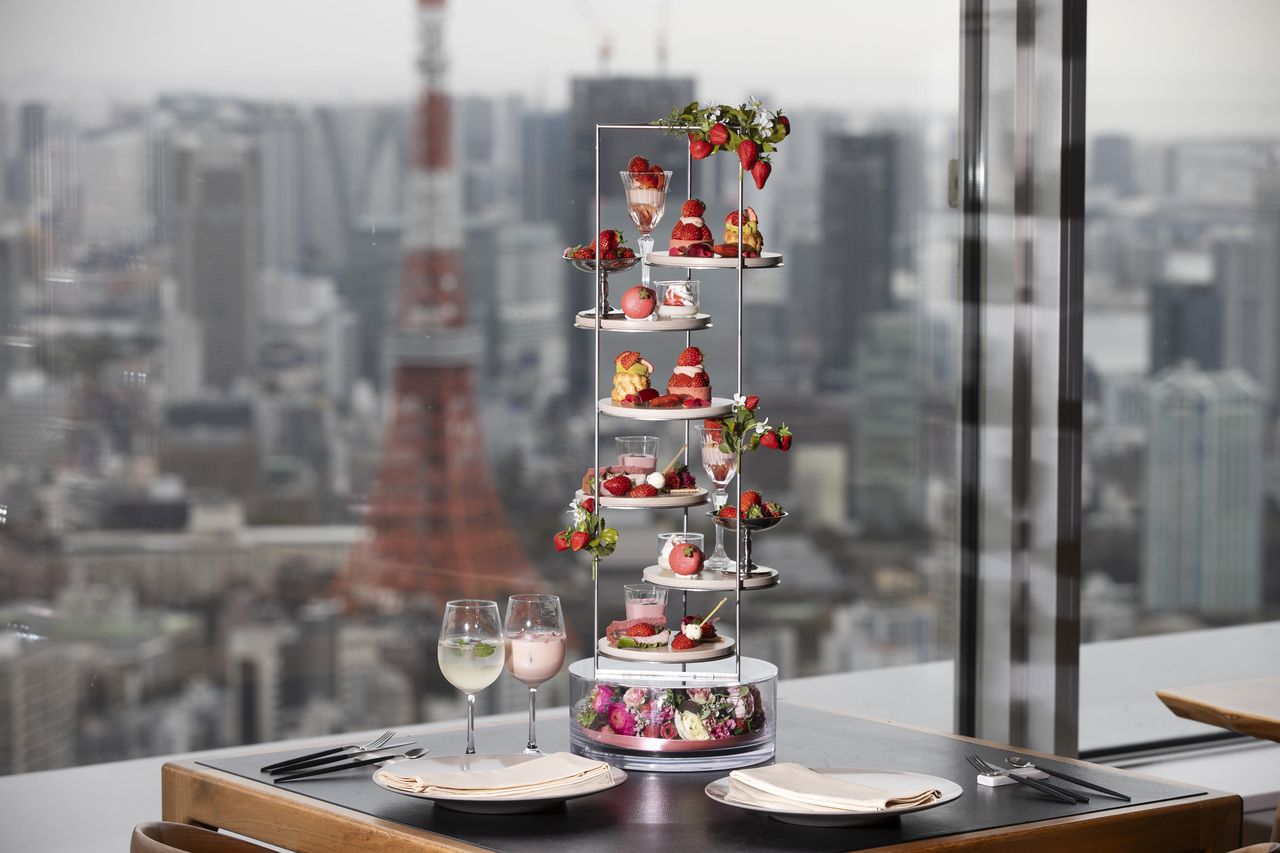 【平日限定割 窓側確約(Viewチャージ含む)】Strawberry & Chocolate AfterMOON Tea