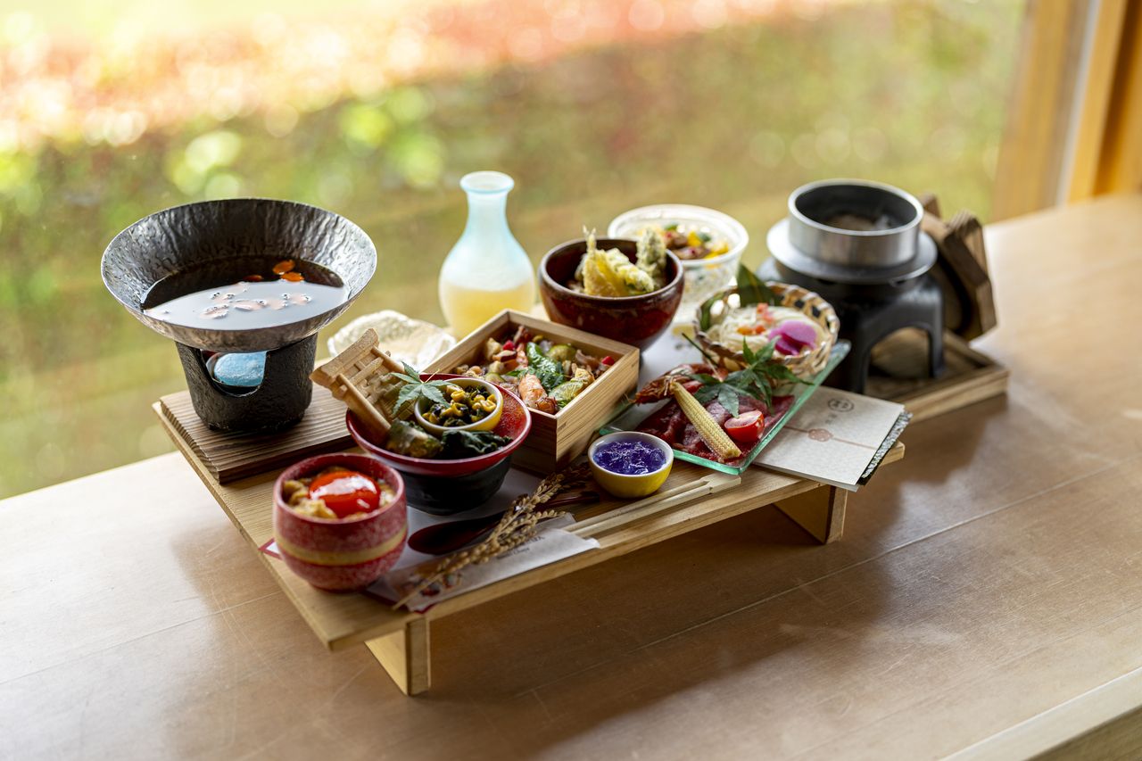 Kyoto-style Donburi Five-Dish Tasting Set ~Wagyu Beef and Summer Vegetables, Sukiyaki Illuminated by the Lights of a Summer Evening~ (Summer Version/June 2026)