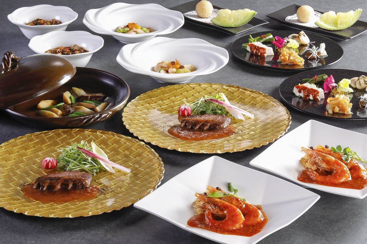 [Anniversary Plan] 7-course authentic Sichuan cuisine with rich flavors + glass of champagne + bouquet or table flowers + message plate