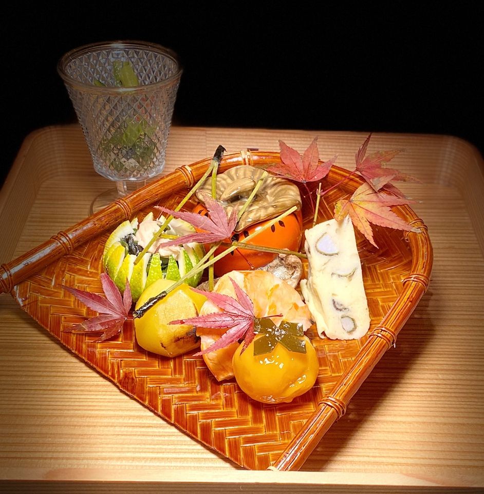 【おまかせ（厳選日本酒ペアリング付き）】《総額：¥28,000（消費税・サービス料込）》