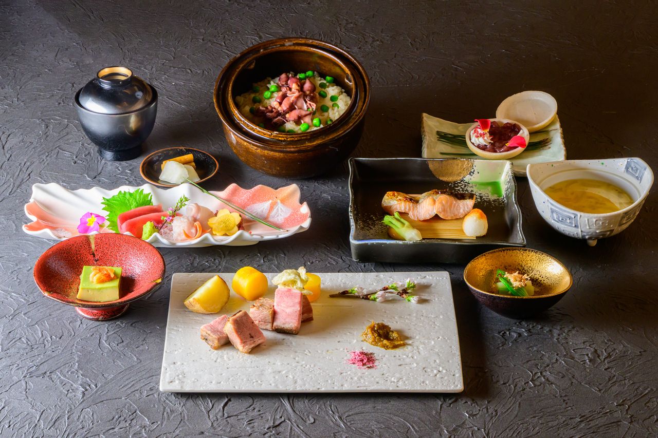 Four Seasons Kaiseki Private Room (6-12 people)