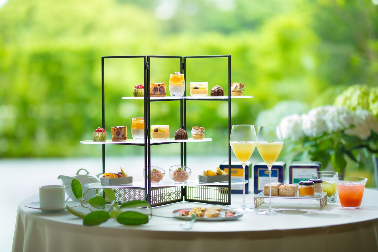 AFTERNOON TEA with A BUZZ FROM THE BEES - Ronnefeldt (Free Flow Included)