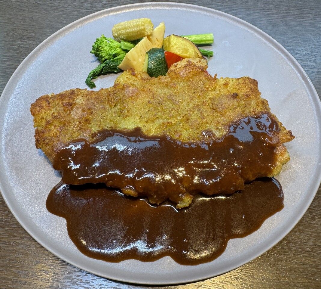 【4月限定】生ハムを挟んだ豚肉のコートレッタ