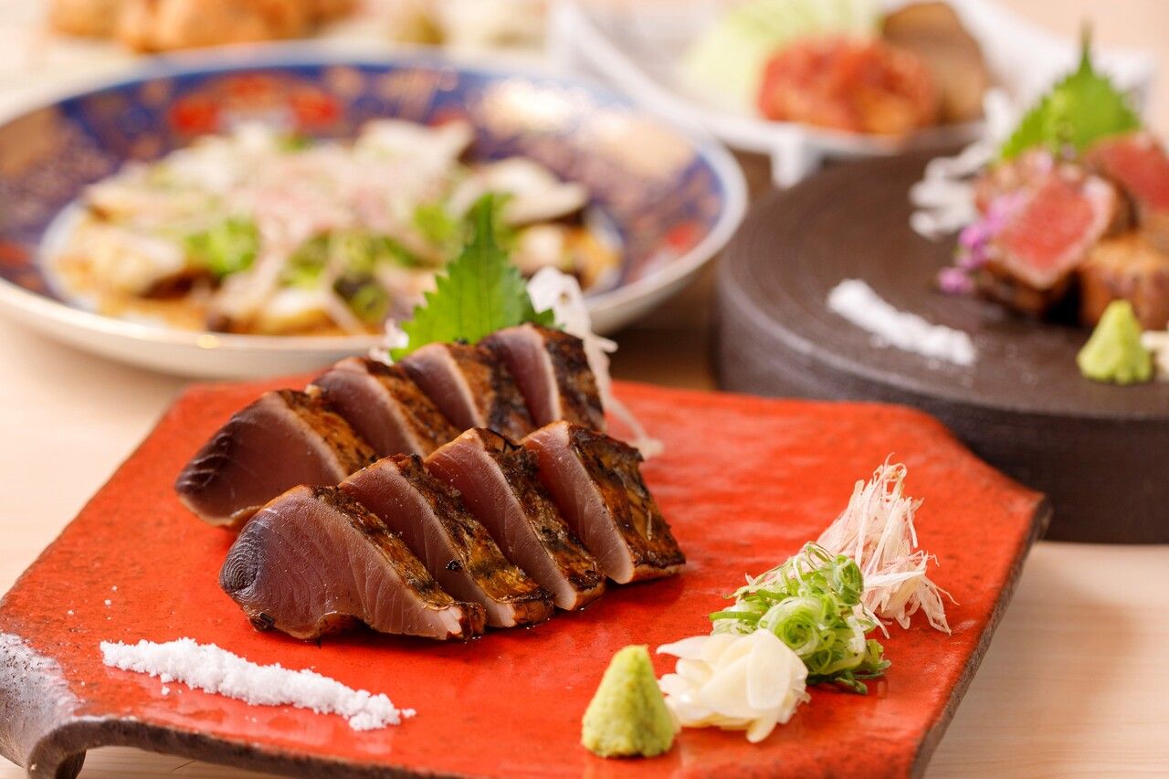 歓送迎会プラン【土佐の地酒飲み放題】名物かつをの藁焼き塩たたきともも肉の藁焼き全13品【鳴子コース】