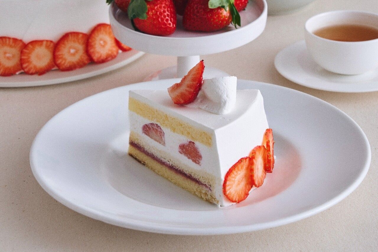 Drink set / "Morning-picked, ripe Benihoppe" strawberry fluffy shortcake