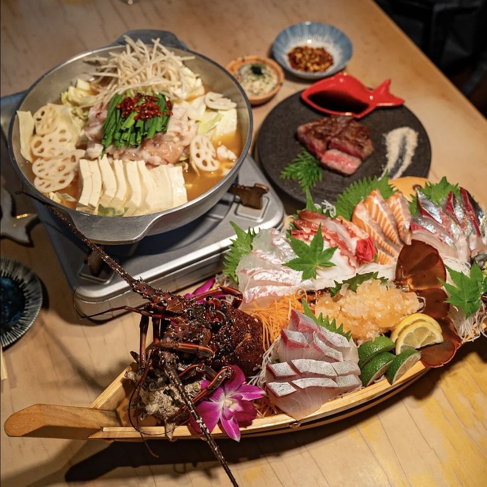 【With sake pairing!】Kyushu specialty sashimi platter + Kagoshima A5 Wagyu beef dry-aged + Hakata motsu nabe course