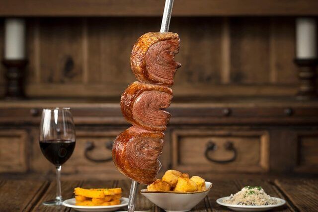 【Premium Dinner ☆ Unwind at your own pace】 The popular Picanha! A 150-minute plan featuring 15 types of shashlik including lamp and haraami, a salad bar, beers including TOKYO CRAFT, and over 30 other drinks with unlimited refills 【8,800 yen】