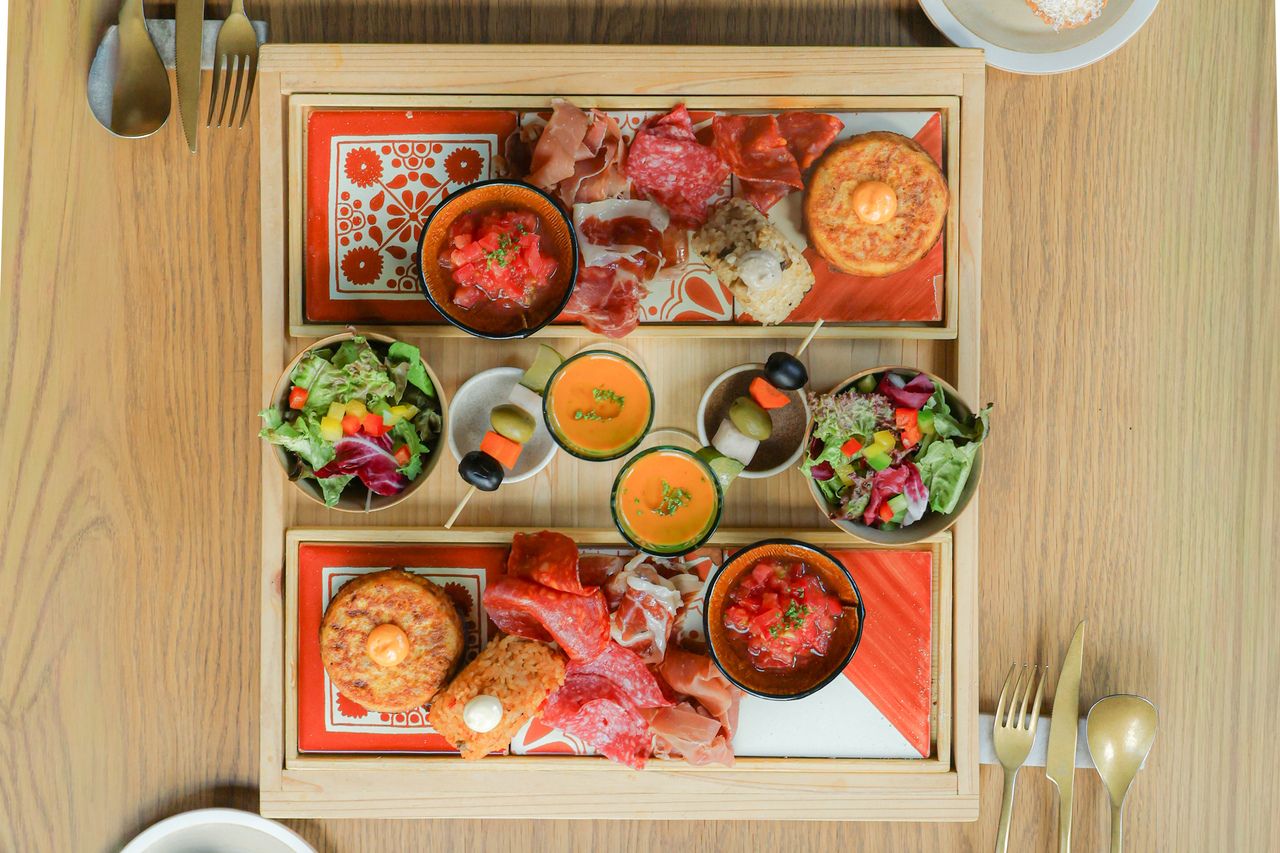 Afternoon Tea Set APERITIVO Board (includes one drink)