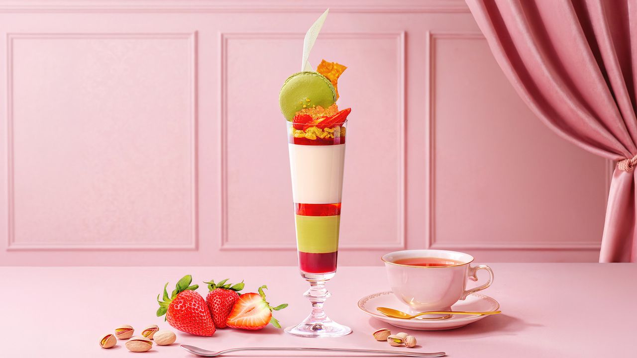 Strawberry & Pistachio “Layered Parfait” + Café Free Flow