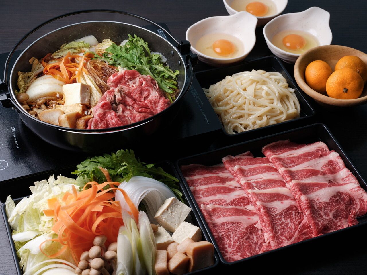 Encircle with a kotatsu! Black Wagyu ribeye sukiyaki set (with all-you-can-drink) <6,980 yen per adult> 