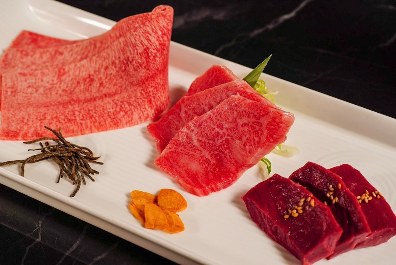 Meat course (7,880 yen)