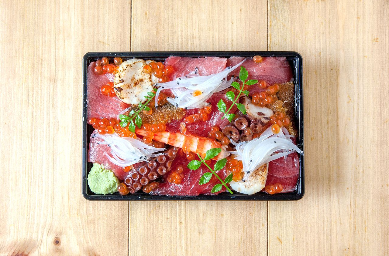 マグロと季節の海鮮チラシ(小)