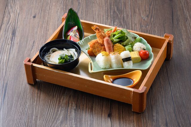 [Children's meal (children's dish)] Fried shrimp, chicken nuggets, and fried chicken on one plate☆
