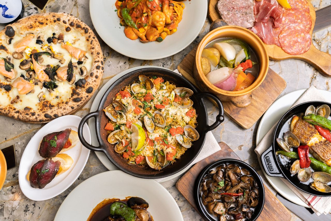 New special party plan where you can enjoy popular pizzas, main dishes, and classic paella (drinks not included)