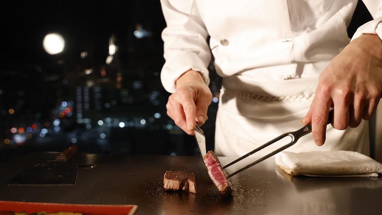 壯觀的景色和北海道黑毛日本牛肉（白井牛肉）鐵板燒晚餐套餐僅限客人享用