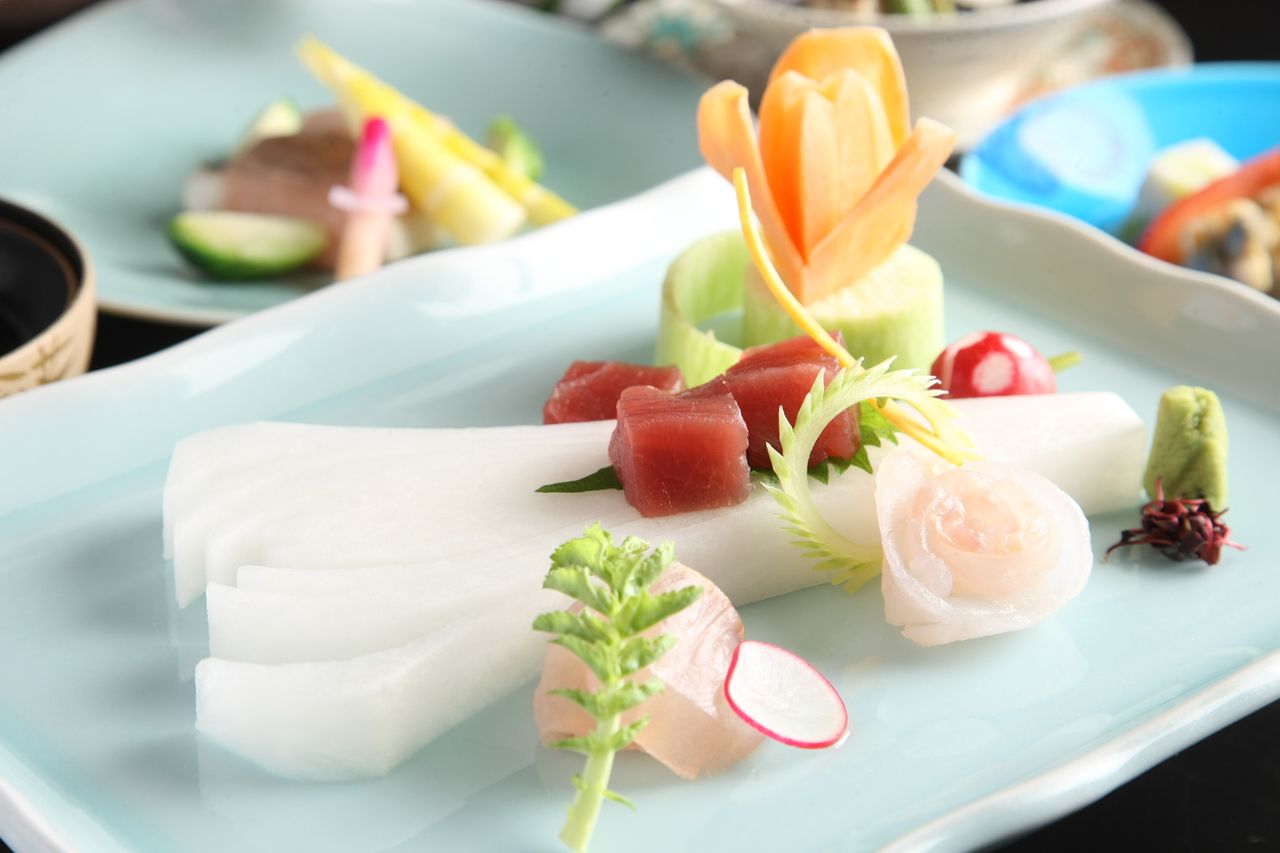 【旬の味覚に舌鼓】　昼会席