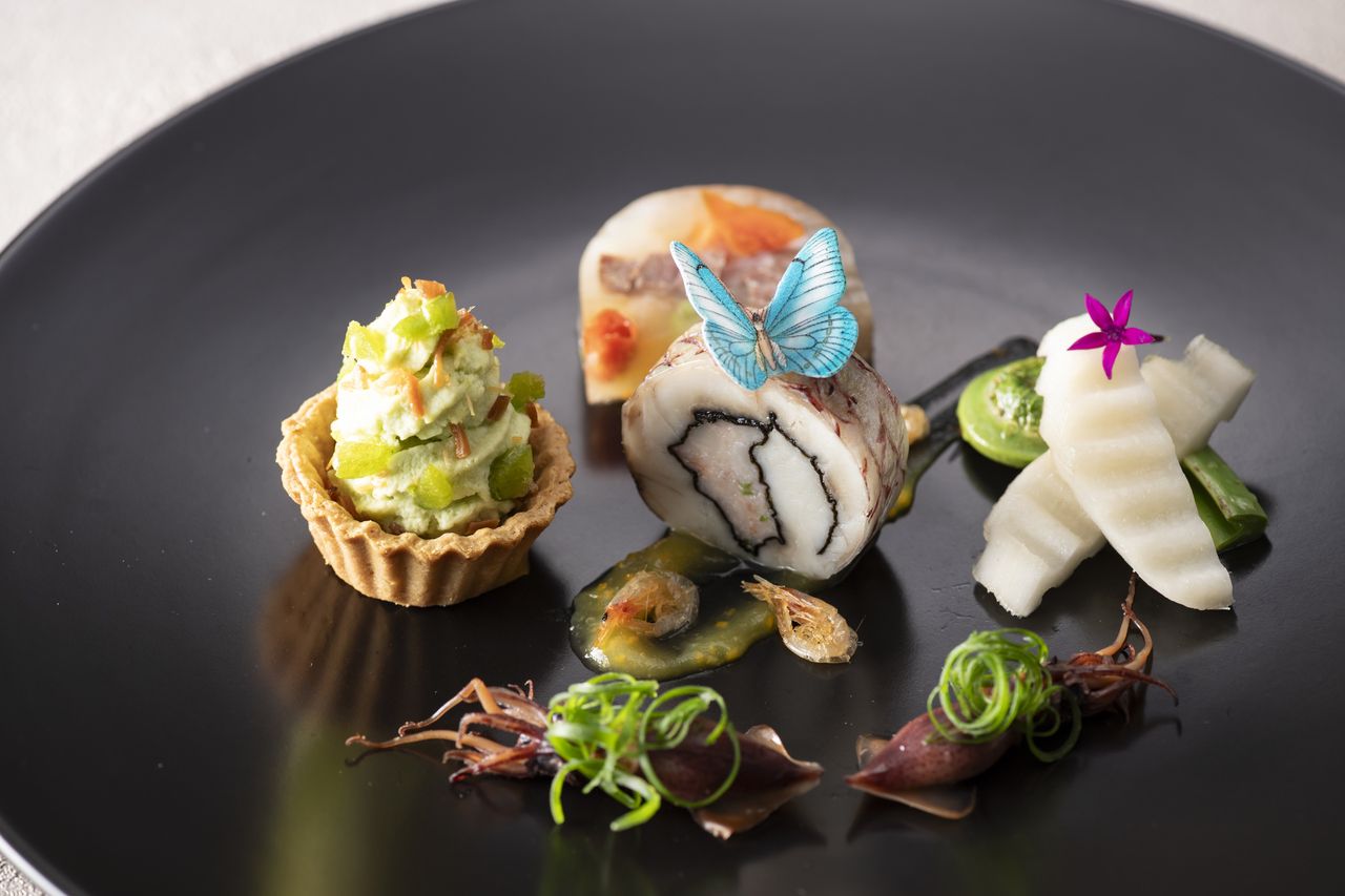 [Lunch Course Yan] ALL 6 dishes including Shark's fin with rice in earthenware pot and Tokachi herb beef in oyster sauce 