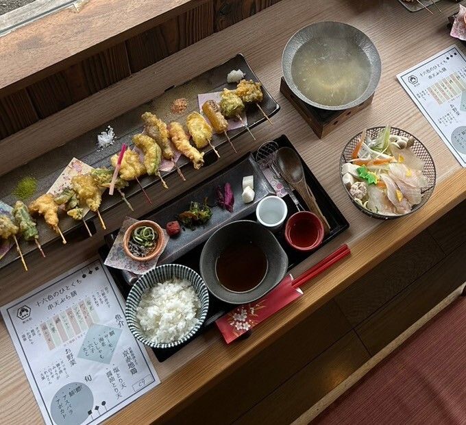 Small pot of sea bream shabu-shabu and 16-color tempura