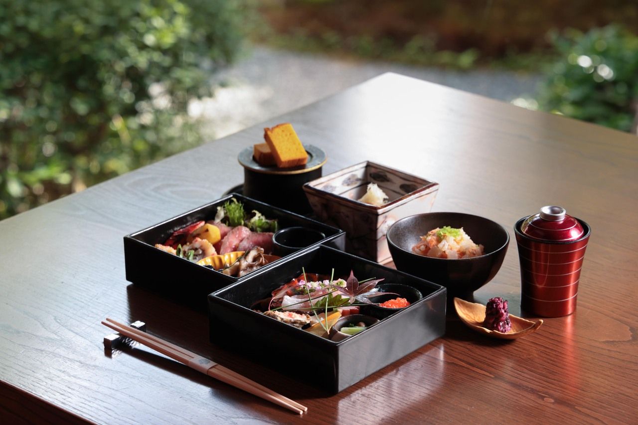 LUNCH COURSE "TOKINOKA" with One Drink and OWAN Upgrade