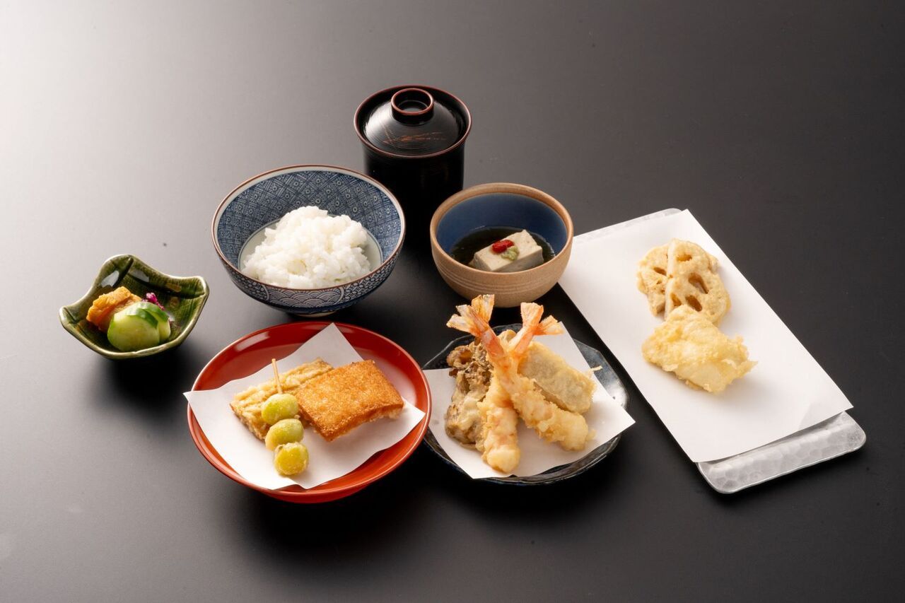 Great value lunch at "Hanawarai"