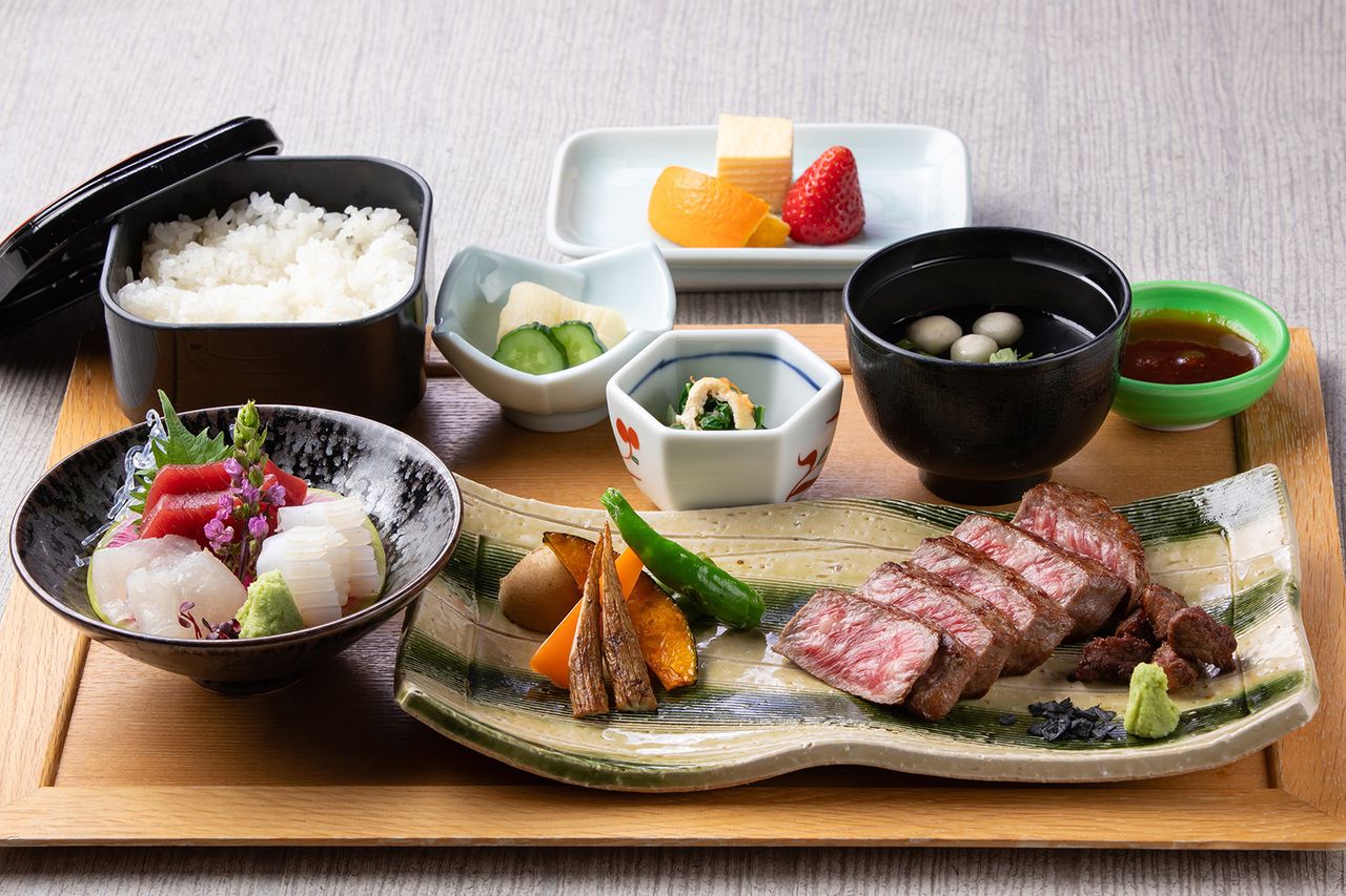 ランチ限定「国産牛焼御膳」　1ドリンク付き