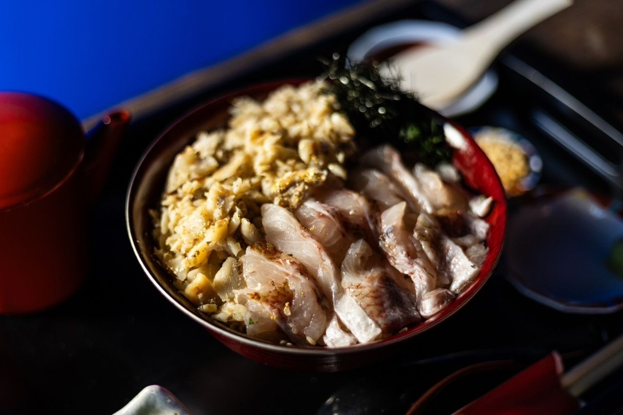 [Our specialty] Half & Half Nodoguro Rice Bowl, Large Serving