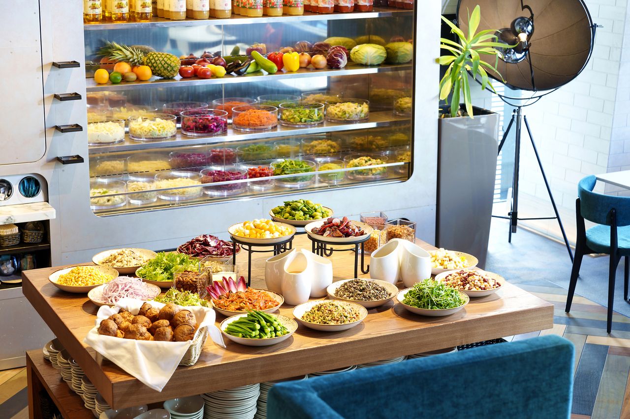 30 types of deli & salad bar + freshly baked popovers