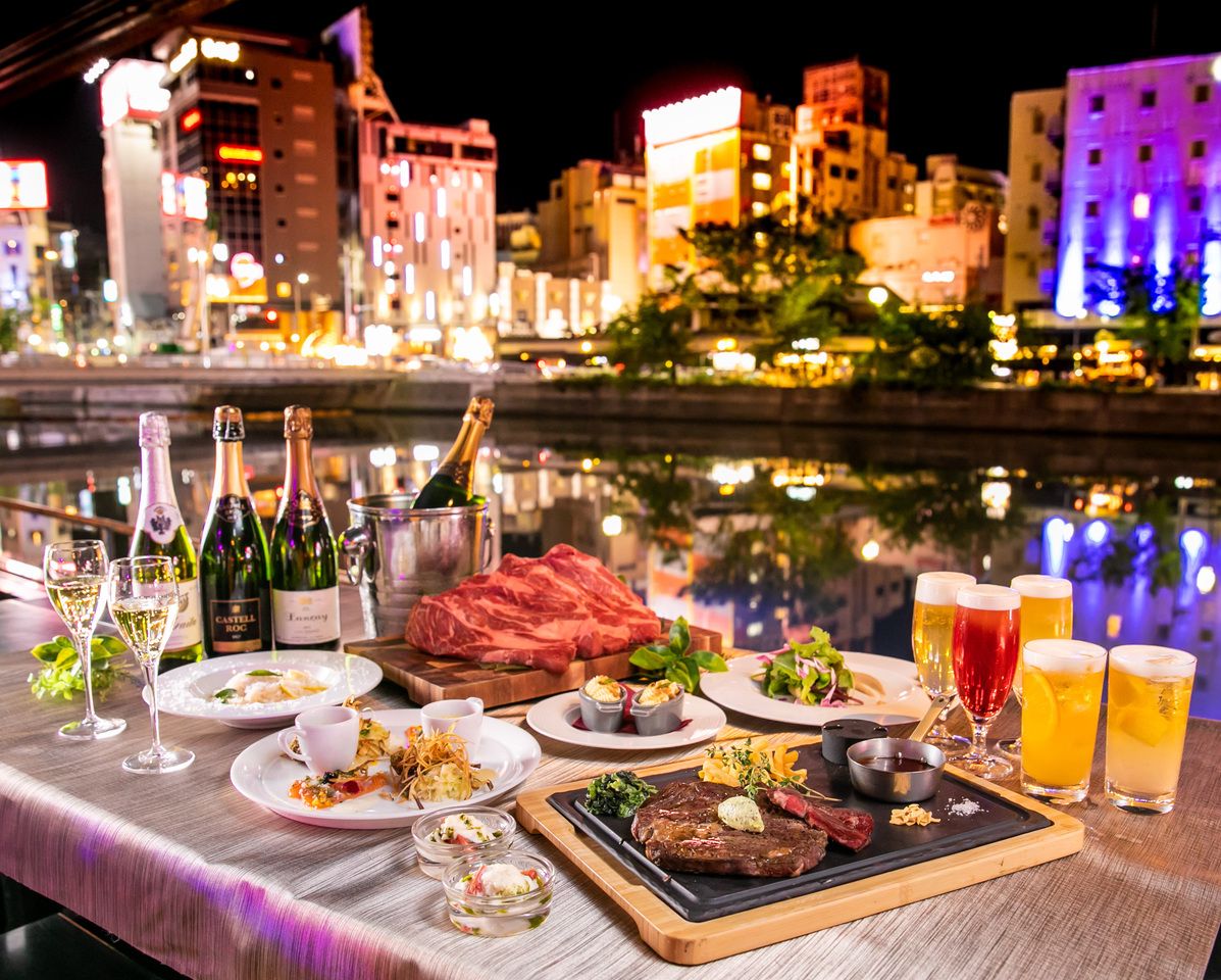 [March and April Group Welcome and Farewell Party Course] A luxurious 3-kind steak platter of Wagyu beef, Itoshima pork, and young chicken. A New Year's party plan with an all-you-can-drink option and a spectacular view. ¥4,500. Limited to 4 or more people.