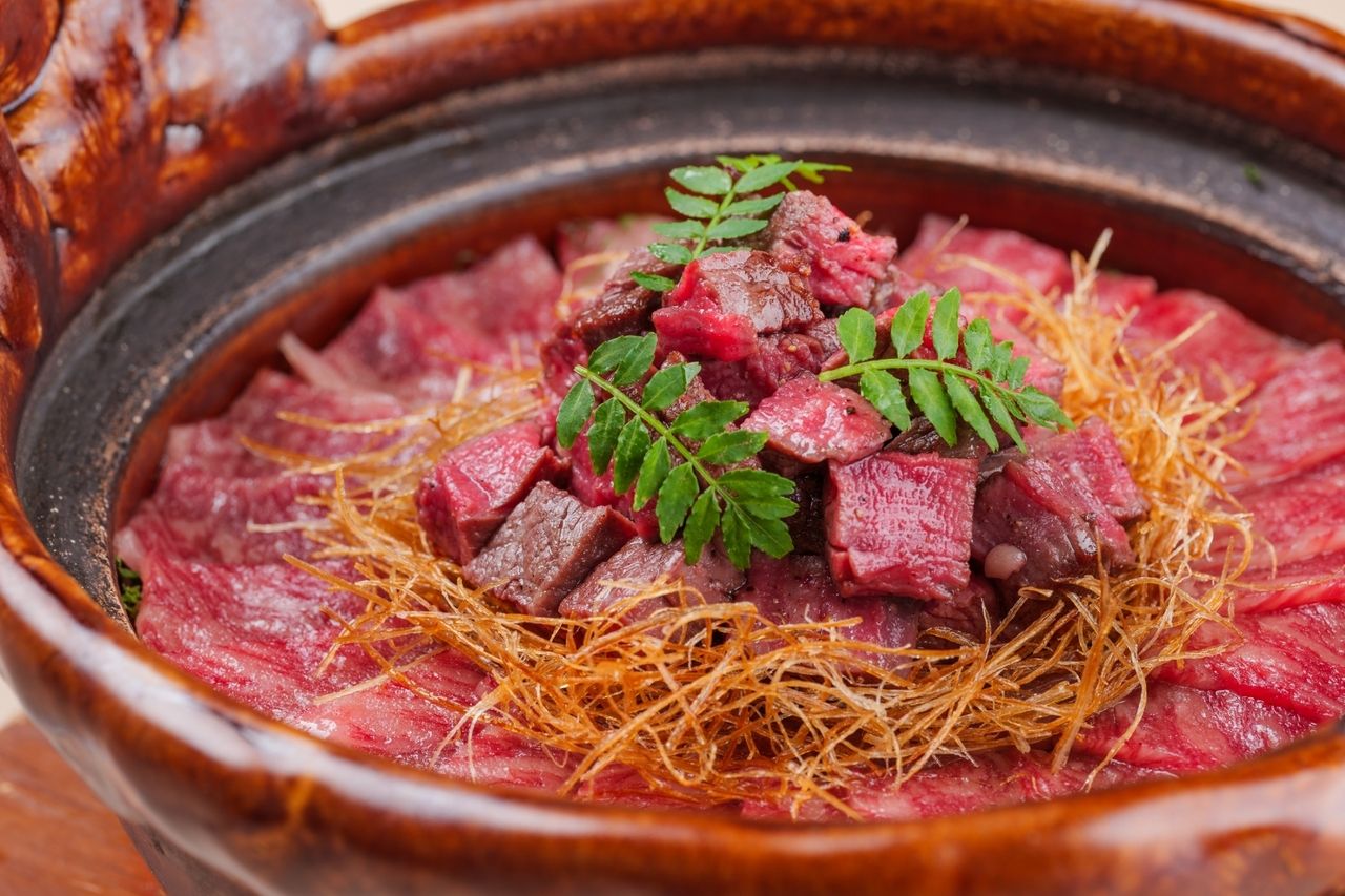 Private room guaranteed! Commemorative [Premium Course] You can enjoy "Carefully Selected Wagyu Beef Box Sea Urchin Yukhoe Dog", "USHIMITSU STEAK ~Thick-Cut Wagyu Beef Fillet~", and "Carefully Selected Wagyu Beef Fillet and Sirloin Clay Pot Rice".