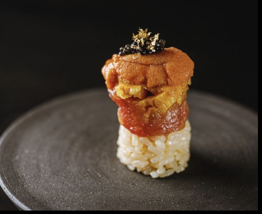 仅限周五、周六、周日及节假日 【鮨四午餐套餐 9,900日元】