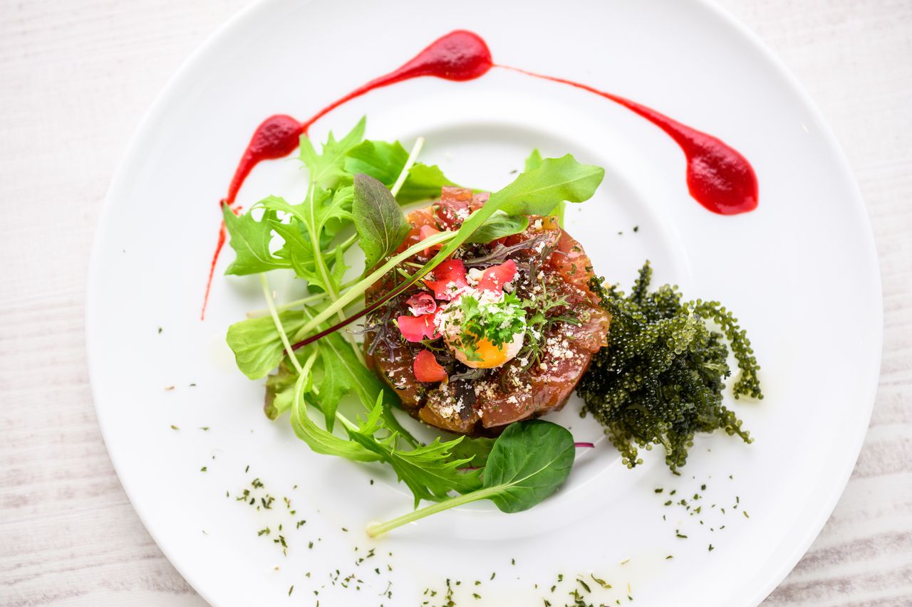 Local tuna tartare + half buffet