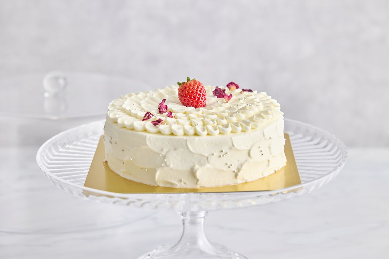 Rose and strawberry shortcake size 7