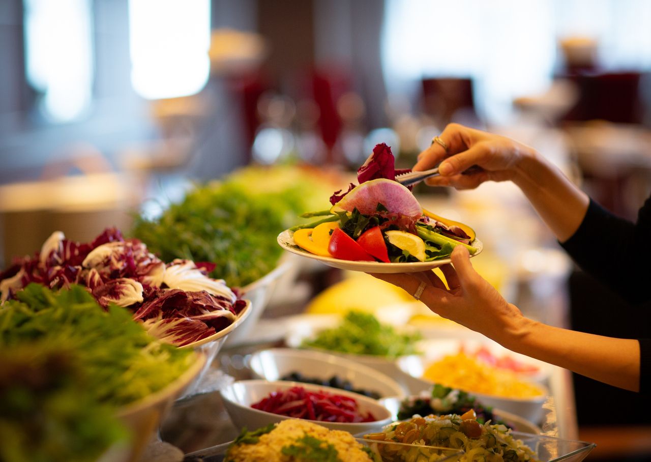 【休日】プライムリブ＆サラダ・デザートブッフェ