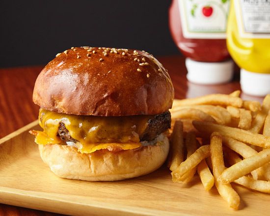【Kuroge Wagyu Beef】Cheddar Cheese burger
