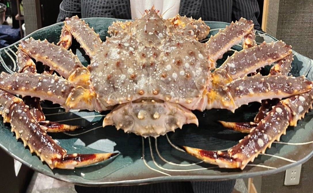 Live King Crab "Large" Course (1 crab for 2 people): Price may vary depending on availability.
