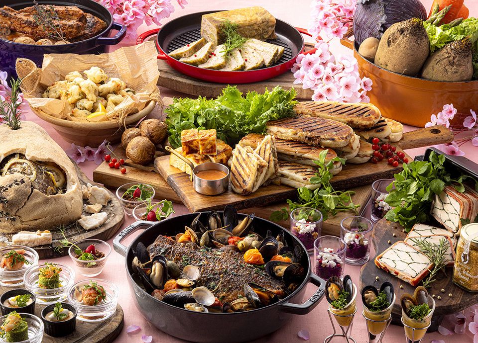 Weekend and public holiday lunch buffet