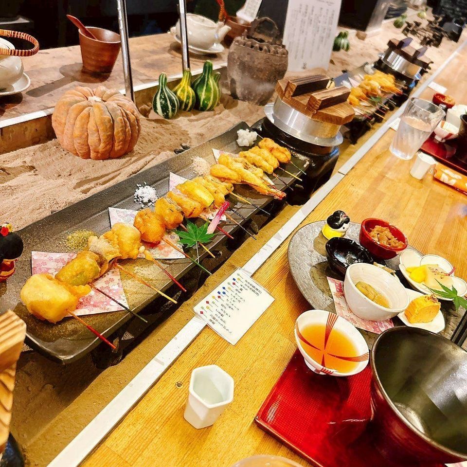 Kagat-angkop na tinuhog na tempura at Kyoto obanzai (mga pagkaing bahay ng Kyoto), po