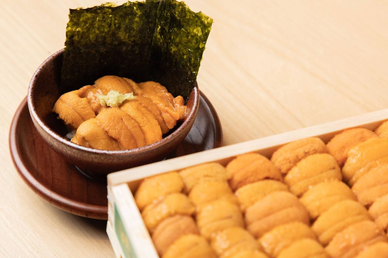 [Special Sea Urchin Double Course] Includes Hokkaido sea urchin (extra large portion) / Chef's choice course of 20 dishes made with seasonal ingredients (12 nigiri sushi, 7 appetizers, and soup)
