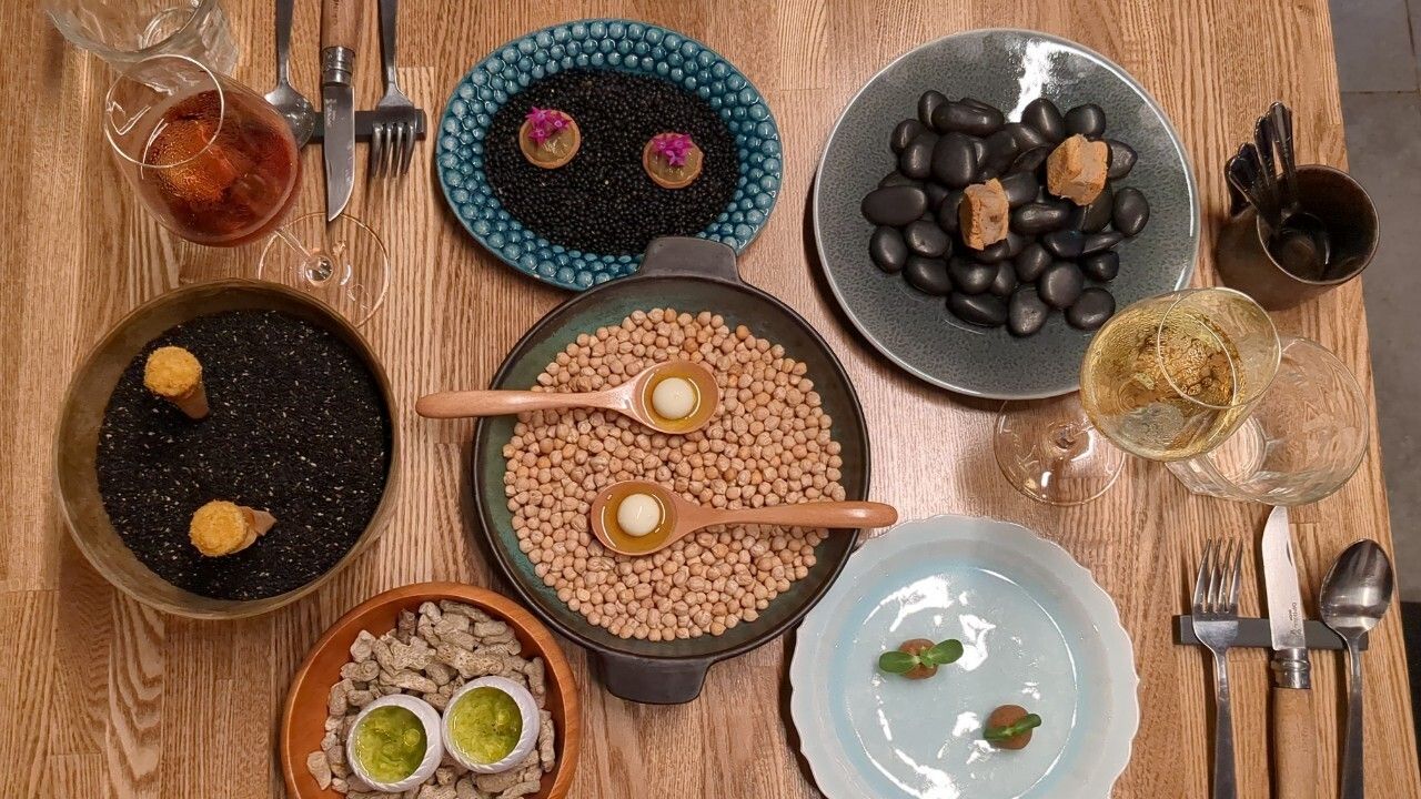 Available from October 1. 【Dinner】 A 10-course omakase featuring seasonal ingredients.