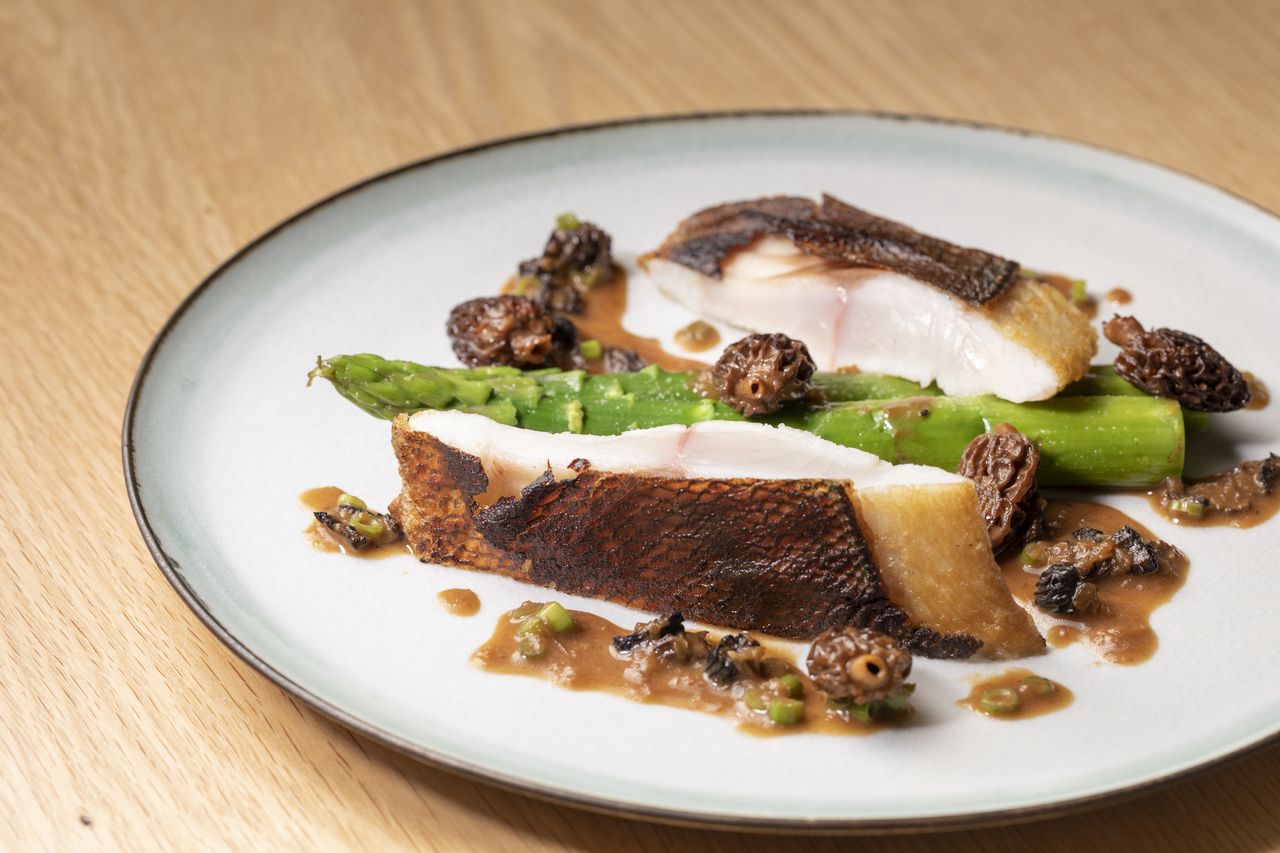 Christmas Lunch — Course with Tea Pairing, ¥22,000 (Available December 20–25 only)