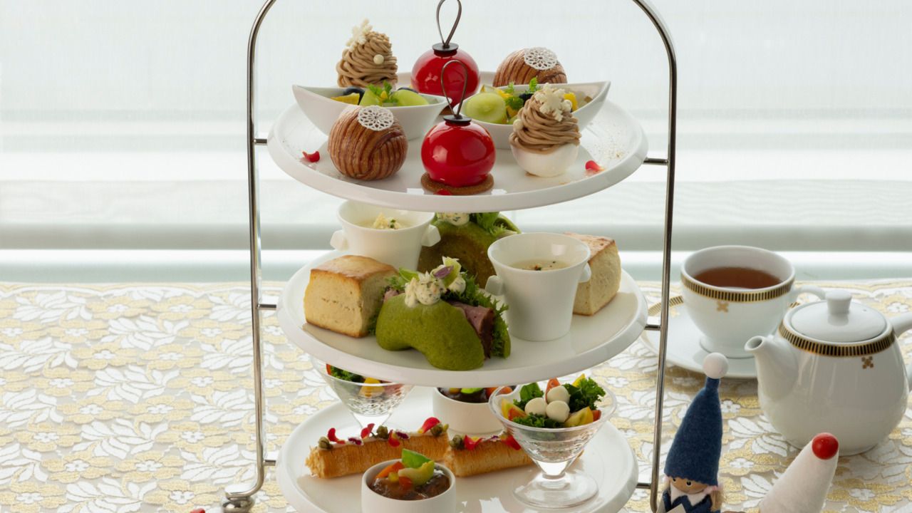 Nov 1–Jan 15 — Holiday Afternoon Tea "LUXE" (3-hour seating-assigned plan) [Sat, Sun & public holidays]