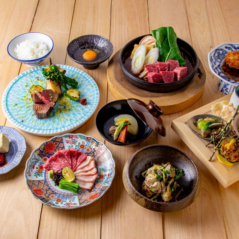 【全6品】神戸牛コース 極上肉てっさ、おばんざい５種盛り、アンコウの茶碗蒸し、黒毛和牛サーロイン角切りと神戸牛の江戸味噌すき焼き、土鍋銀しゃり、季節の生大福