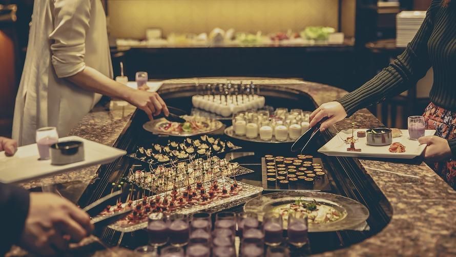 New Year (31/12 - 4/1)/Lunch Buffet/Unlimited Time/a glass of Sparkling wine